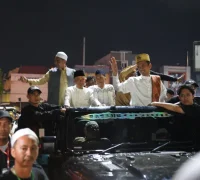 Wali Kota Edi Kamtono bersama panitia dan Ustadz Abdul Somad dalam pembukaan Maulid Nabi dan Haul Habib Muhammad di Pontianak.