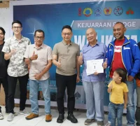 WhatsApp Image 2025-10-12 at 21.04.12  Wali Kota Pontianak Edi Rusdi Kamtono berfoto bersama para pemenang Kejuaraan Bridge Wali Kota Cup 2025.