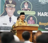 WhatsApp Image 2025-10-14 at 14.27.19 (1) Wali Kota Pontianak Edi Rusdi Kamtono menjadi pembicara pada Seminar Hari Santri Nasional.