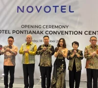 WhatsApp Image 2025-10-18 at 12.51.58 (1) Wali Kota Pontianak Edi Rusdi Kamtono menghadiri soft launching Novotel Pontianak Convention Center.