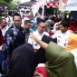 WhatsApp Image 2025-10-22 at 12.15.20 Wali Kota Pontianak Edi Rusdi Kamtono meninjau kegiatan pasar murah dalam rangka HUT ke-254 Pontianak.