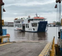 Dermaga Bardan-Siantan Pontianak yang ditutup sementara akibat kerusakan infrastruktur.