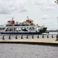 WhatsApp Image 2025-10-22 at 21.28.30 Kapal Ferry KMP Jembatan Kapuas bersandar di dermaga penyeberangan Bardan–Siantan usai selesai perawatan tahunan