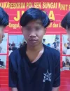 WhatsApp Image 2025-10-23 at 16.43.15 Remaja 21 tahun pelaku pembobolan rumah kosong diamankan oleh warga dan pihak kepolisian di Sungai Kakap, Kubu Raya.