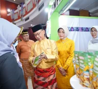 WhatsApp Image 2025-10-23 at 21.44.30 Wali Kota Pontianak Edi Rusdi Kamtono saat meninjau stand-stand Pontianak Expo International Exhibition 2025 di PCC.