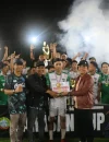 WhatsApp Image 2025-10-25 at 07.03.47 Wakil Wali Kota Pontianak Bahasan menyerahkan secara simbolis hadiah satu ekor sapi kepada Tim Radit FC yang meraih juara Turnamen Mini Soccer Bahasan Cup 2025.