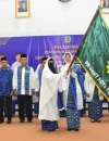 WhatsApp Image 2025-10-25 at 11.52.43 Serah terima bendera pataka dari PW BKMT Provinsi Kalbar, Ustadzah Sangadah kepada Ketua PD BKMT Kota Pontianak 2025-2030.