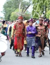 WhatsApp Image 2025-10-26 at 10.48.38 Wakil Wali Kota Pontianak Bahasan berbaur bersama peserta Karnaval Khatulistiwa dengan berjalan kaki di kawasan Car Free Day.