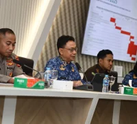 Wali Kota Pontianak Edi Rusdi Kamtono saat memimpin rapat koordinasi Tim Pengawasan Penyelenggaraan Perizinan Kota Pontianak.