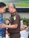 WhatsApp Image 2025-10-28 at 15.23.11 Wali Kota Pontianak Edi Kamtono apresiasi kinerja Kajari Aluwi dan sambut Agus Eko Pramono sebagai Kajari baru. Dorong sinergi Pemkot dan Kejaksaan jaga kota kondusif.