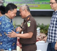 Wali Kota Pontianak Edi Kamtono apresiasi kinerja Kajari Aluwi dan sambut Agus Eko Pramono sebagai Kajari baru. Dorong sinergi Pemkot dan Kejaksaan jaga kota kondusif.