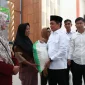 WhatsApp Image 2025-10-29 at 11.56.52 Wakil Wali Kota Pontianak Bahasan menyerahkan secara simbolis bantuan cadangan pangan beras kepada warga penerima manfaat di wilayah Kecamatan Pontianak Utara dan Timur.