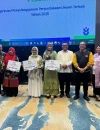 WhatsApp Image 2025-10-29 at 14.28.38 Perpustakaan Fitrah Berkah Insani Pontianak sebagai juara satu nasional wilayah 3 dalam Apresiasi Penyelenggaraan Perpustakaan Desa/Kelurahan Terbaik 2025.