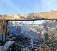 Kondisi toko sembako di Desa Punggur Kapuas, Kecamatan Sungai Kakap, Kubu Raya, yang ludes terbakar akibat korsleting listrik pada pom mini.