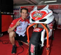 pembalap Yossie Legi Sadewo asal Kalimantan Barat bersiap di Sirkuit Mandalika bersama Astra Racing Team Indonesia