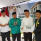 Wali Kota Pontianak Edi Rusdi Kamtono menyerahkan secara simbolis Izin Persetujuan Bangunan Gedung (PBG) Sekretariat DPD LDII Kota Pontianak.