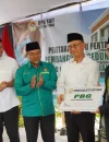 Wali Kota Pontianak Edi Rusdi Kamtono menyerahkan secara simbolis Izin Persetujuan Bangunan Gedung (PBG) Sekretariat DPD LDII Kota Pontianak.