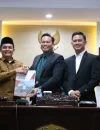 Penyerahan pandangan umum Fraksi-fraksi DPRD Kota Pontianak terhadap Ranperda tentang APBD Kota Pontianak Tahun Anggaran 2026.