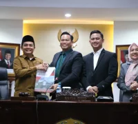 Penyerahan pandangan umum Fraksi-fraksi DPRD Kota Pontianak terhadap Ranperda tentang APBD Kota Pontianak Tahun Anggaran 2026.