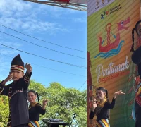 Dikha 'Aura Farming' turut menyemarakkan Pontianak Dragon Boat Race 2025 di Sungai Kapuas.