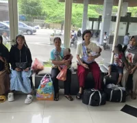 KJRI Kuching mendampingi proses pemulangan 227 WNI bermasalah, termasuk dua bayi dan satu ibu hamil, dari Sarawak melalui PLBN Entikong.