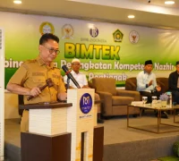 Wali Kota Pontianak Edi Rusdi Kamtono membuka kegiatan pembinaan dan peningkatan kompetensi nazir se-Kota Pontianak.