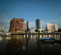 Destinasi wisata di Sarawak yang berkontribusi pada peningkatan pendapatan pariwisata Sarawak hingga mencapai lebih dari RM1 miliar pada Oktober 2025.