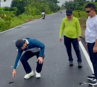 Wali Kota Pontianak Edi Rusdi Kamtono meninjau pembangunan infrastruktur di wilayah Pontianak Utara, salah satunya Jalan Kebangkitan Nasional.