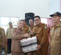 Gubernur Kalimantan Barat Ria Norsan meluncurkan Program Gema Membangun Desa di Sungai Kakap.