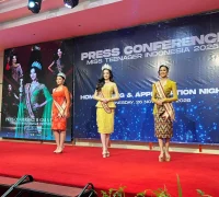 Syakira, Miss Teenager Indonesia 2025 asal Kalimantan Barat, menerima dukungan dari Pemerintah Provinsi Kalbar dalam acara Press Conference dan Gala Dinner di Hotel Alimoer, Kubu Raya, Rabu (26/11/2025).
