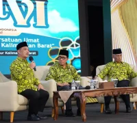 Gubernur Kalbar Ria Norsan membuka Muswil ke-6 DMI Kalbar dan menyerukan persatuan umat untuk memakmurkan masjid.