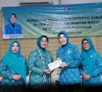 Ketua TP PKK Kota Pontianak Yanieta Arbiastutie Kamtono menerima kunjungan kerja Ketua TP PKK Provinsi Kalbar Erlina Ria Norsan dalam rangka monitoriing dan evaluasi percepatan sinkronisasi program kerja PKK.