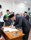⁠Tiga direksi PDAM Kota Pontianak mengucapkan sumpah dan janjinya saat dilantik.
