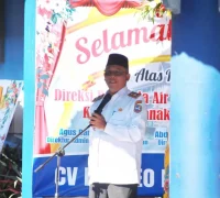 Ketua Dewan Pengawas yang juga selaku Sekda Kota Pontianak, Amirullah memberikan arahan kepada jajaran PDAM Tirta Khatulistiwa.