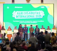 Tiga Satuan Pendidikan di Kota Pontianak menerima penghargaan Ramah Penyandang Disabilitas pada peringatan Hari Disabilitas Internasional 2025 di Yogyakarta.