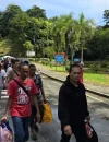 Petugas KJRI Kuching mendampingi pemulangan 51 WNI bermasalah dari Sarawak melalui PLBN Entikong.
