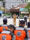 Wali Kota Pontianak Edi Rusdi Kamtono memberikan arahan kepada jajaran dari Dinas Perhubungan, Satpol PP dan BPBD Kota Pontianak, dalam pengamanan menjelang Natal 2025 dan Tahun Baru 2026.