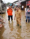 Wali Kota Pontianak Edi Rusdi Kamtono meninjau langsung lokasi terdampak bajir rob di Jalan Alpokat Indah Kelurahan Sungai Beliung Kecamatan Pontianak Barat.