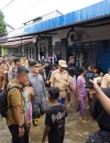 Gubernur Kalbar Ria Norsan dan Wali Kota Pontianak Edi Rusdi Kamtono meninjau lokasi terdampak banjir rob di Jalan Alpokat Indah Kelurahan Sungai Beliung Kecamatan Pontianak Barat.