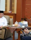 Gubernur Kalbar Ria Norsan saat membahas usulan program strategis infrastruktur bersama Balai PUPR