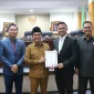 Wakil Wali Kota Pontianak Bahasan menyampaikan pendapat Wali Kota Pontianak terhadap Ranperda Inisiatif DPRD Kota Pontianak tentang Digitalisasi Pajak Daerah.