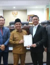 Wakil Wali Kota Pontianak Bahasan menyampaikan pendapat Wali Kota Pontianak terhadap Ranperda Inisiatif DPRD Kota Pontianak tentang Digitalisasi Pajak Daerah.