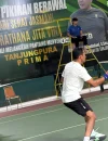 Tim Pemkot Pontianak berhasil unggul dengan skor 9 - 7 atas Tim Bulog pada Open Turnamen Tenis Lapangan Pelti Kalbar.