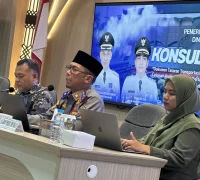 ⁠Kepala Dinas Perhubungan Kota Pontianak Yuli Trisna Ibrahim tengah memaparkan rencana penerapan layanan angkutan massal berbasis jalan dengan skema Buy The Service (BTS)