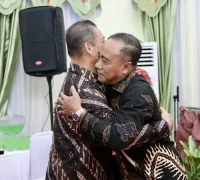 Gubernur Kalbar Ria Norsan bersama Krisantus Kurniawan saat perayaan Natal di Rumah Dinas Wakil Gubernur Kalimantan Barat