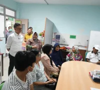 Wali Kota Pontianak Edi Rusdi Kamtono didampingi Direktur RSUD SSMA Kota Pontianak Eva Nurfarihah meninjau kondisi sarana dan prasarana rumah sakit.