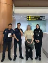 Petugas Imigrasi Pontianak mengawal deportasi warga negara Malaysia yang melanggar izin tinggal. (IST)