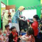 Bunda PAUD Kota Pontianak Yanieta Arbiastutie Kamtono berkunjung ke TK Adhyaksa XI.