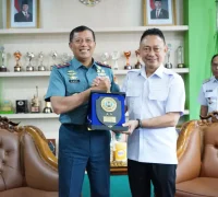 Penandatanganan berita acara peminjaman lahan untuk operasional Rumah Sakit Angkatan Laut (Rumkital) Tingkat III Rahadi Osman.