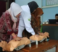 Prodi Kedokteran Untan menggelar pelatihan menangani cepat korban tenggelam bagi nakes.